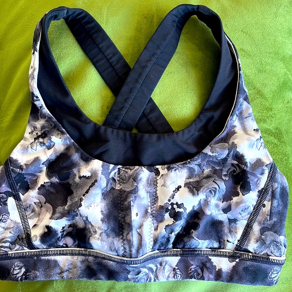 Floral print Lululemon sports bra in XS (size 4)